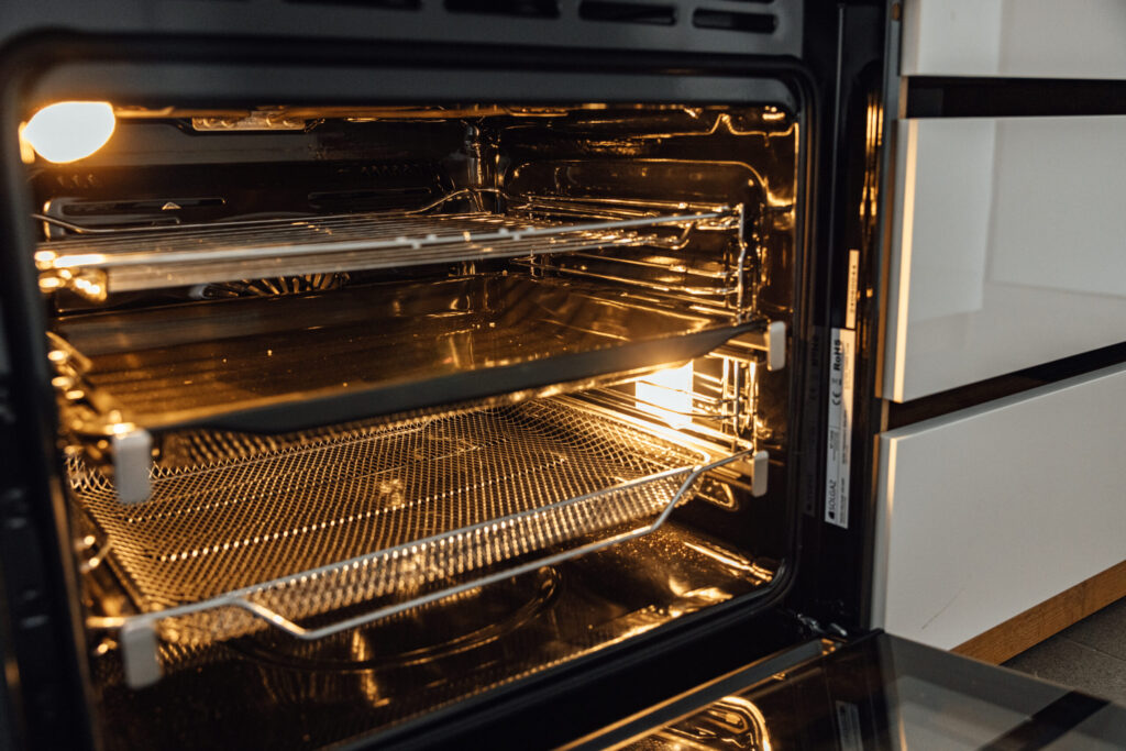Piekarnik z kolorowym wyświetlaczem Solgaz SP-72KW z funkcją air fry i większą komorą pieczenia (72l) - obrazek 5